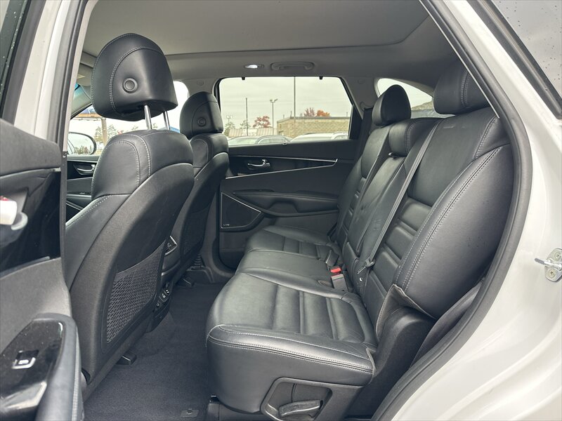 2017 Kia Sorento SX V6   - Photo 11 - Brainerd, MN 56401