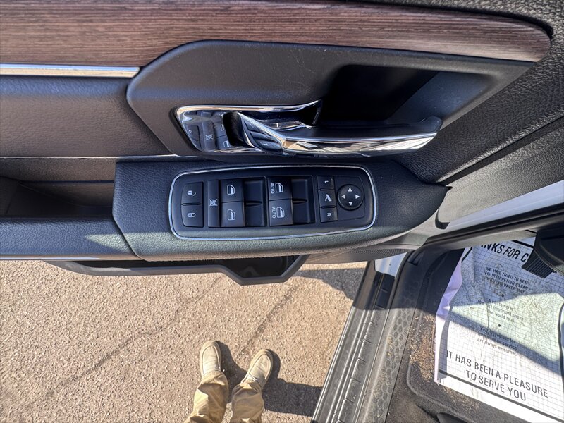 2017 RAM 1500 Laramie - Photo 14 - Brainerd, MN 56401