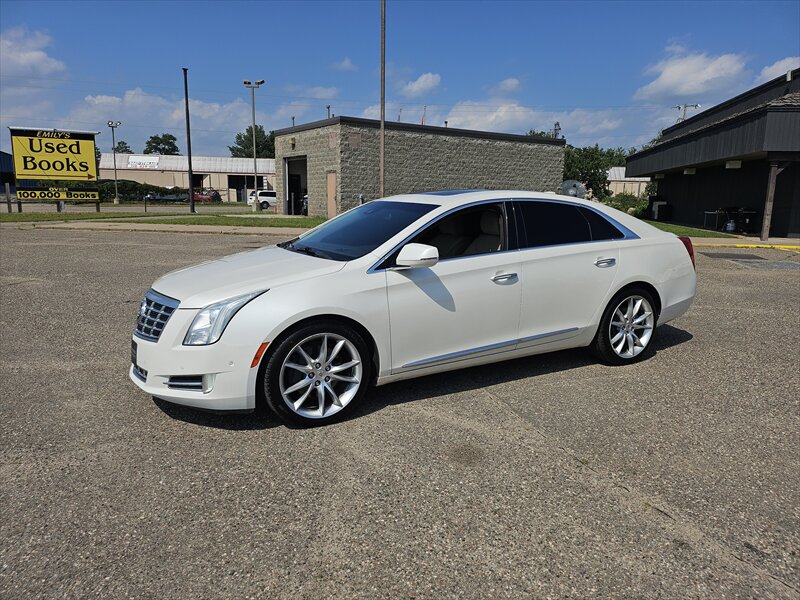 2015 Cadillac XTS Premium - Photo 1 - Brainerd, MN 56401