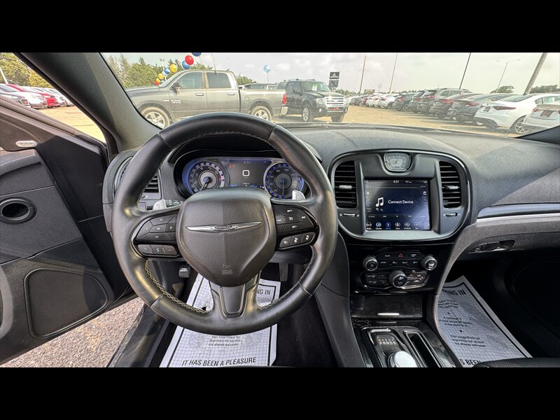 2018 Chrysler 300 Series S - Photo 16 - Brainerd, MN 56401