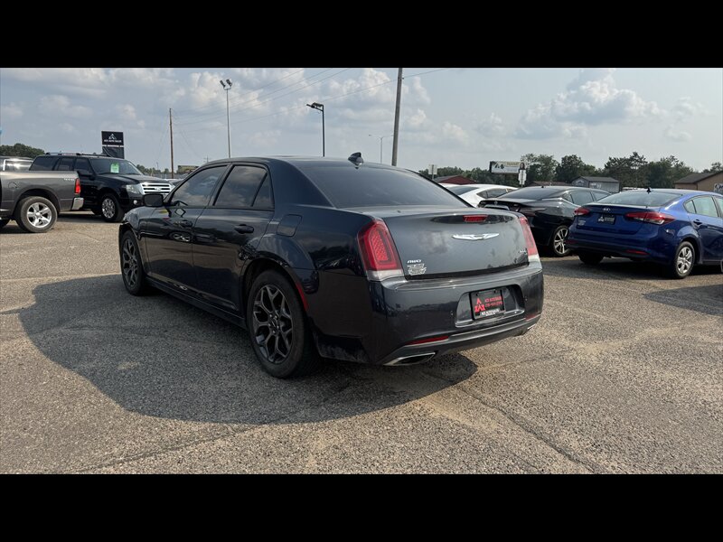 2018 Chrysler 300 Series S - Photo 7 - Brainerd, MN 56401
