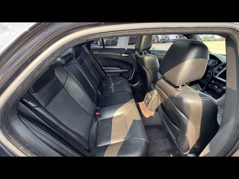 2018 Chrysler 300 Series S - Photo 14 - Brainerd, MN 56401