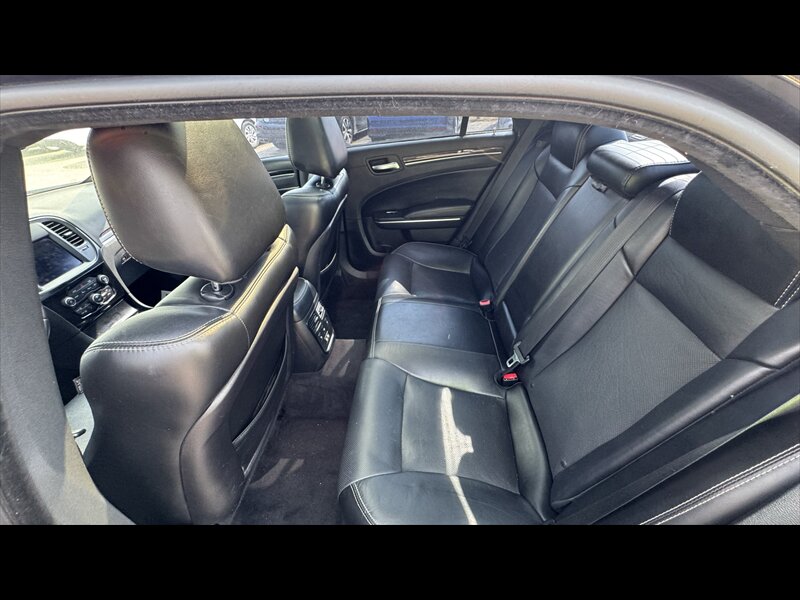2018 Chrysler 300 Series S - Photo 12 - Brainerd, MN 56401