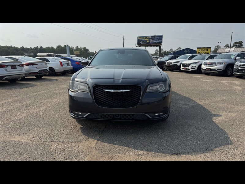 2018 Chrysler 300 Series S - Photo 2 - Brainerd, MN 56401