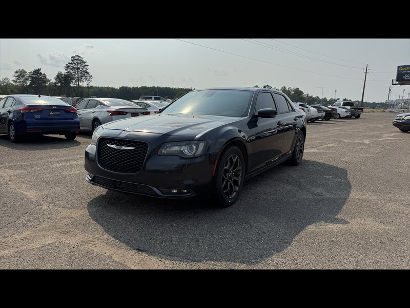 2018 Chrysler 300 Series S   - Photo 1 - Brainerd, MN 56401