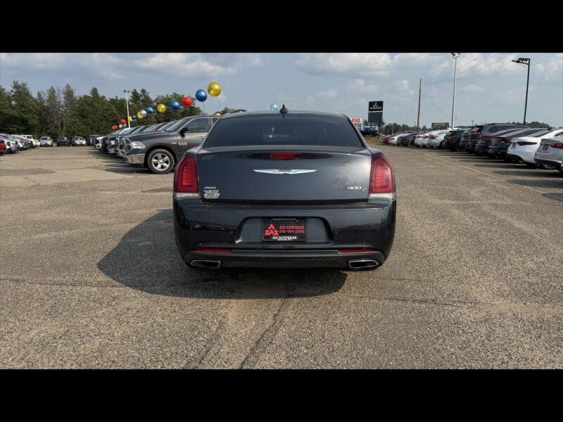 2018 Chrysler 300 Series S - Photo 6 - Brainerd, MN 56401