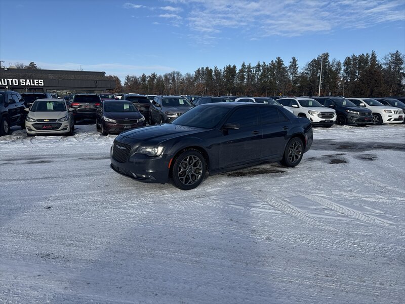 2018 Chrysler 300 Series S   - Photo 1 - Brainerd, MN 56401