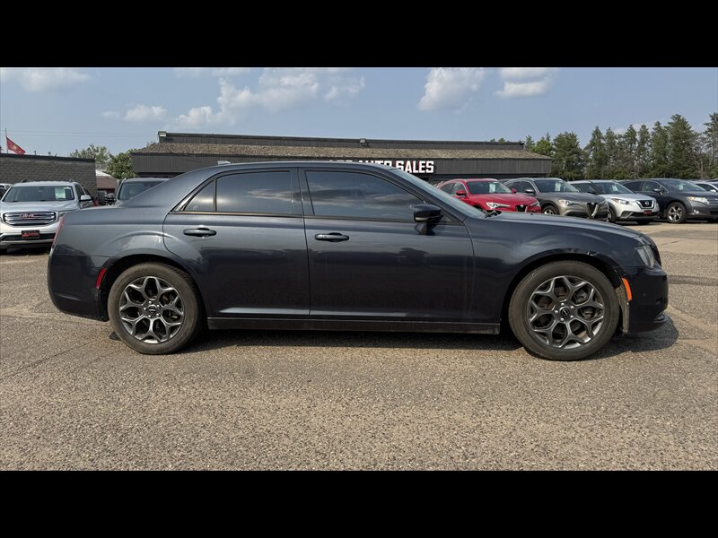 2018 Chrysler 300 Series S - Photo 4 - Brainerd, MN 56401