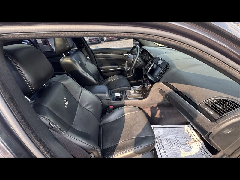2018 Chrysler 300 Series S - Photo 13 - Brainerd, MN 56401