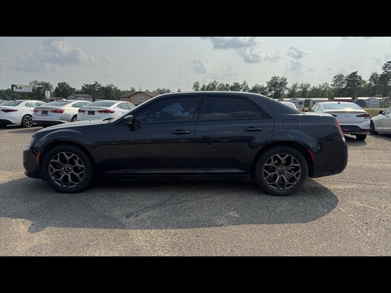 2018 Chrysler 300 Series S - Photo 8 - Brainerd, MN 56401