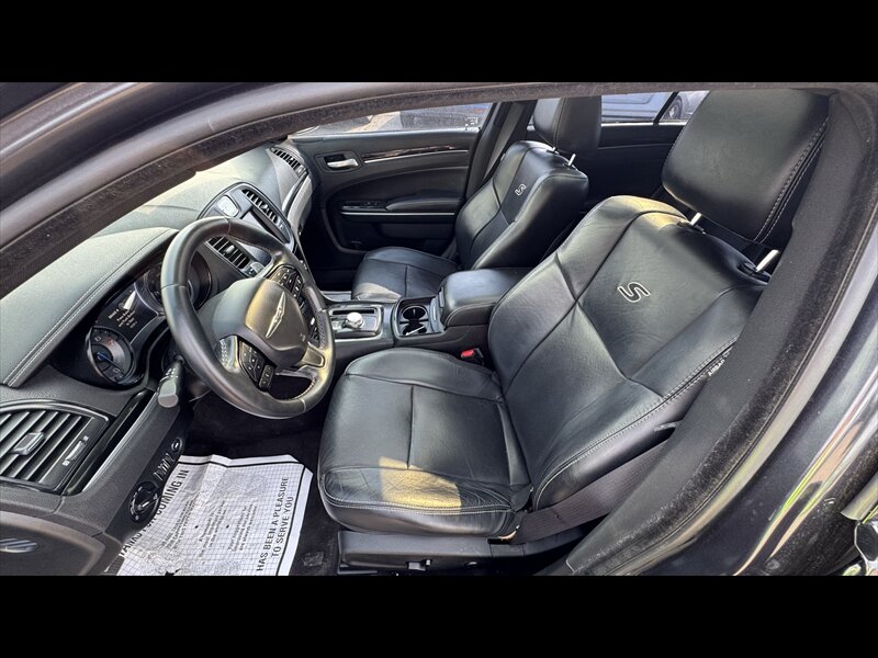 2018 Chrysler 300 Series S - Photo 11 - Brainerd, MN 56401