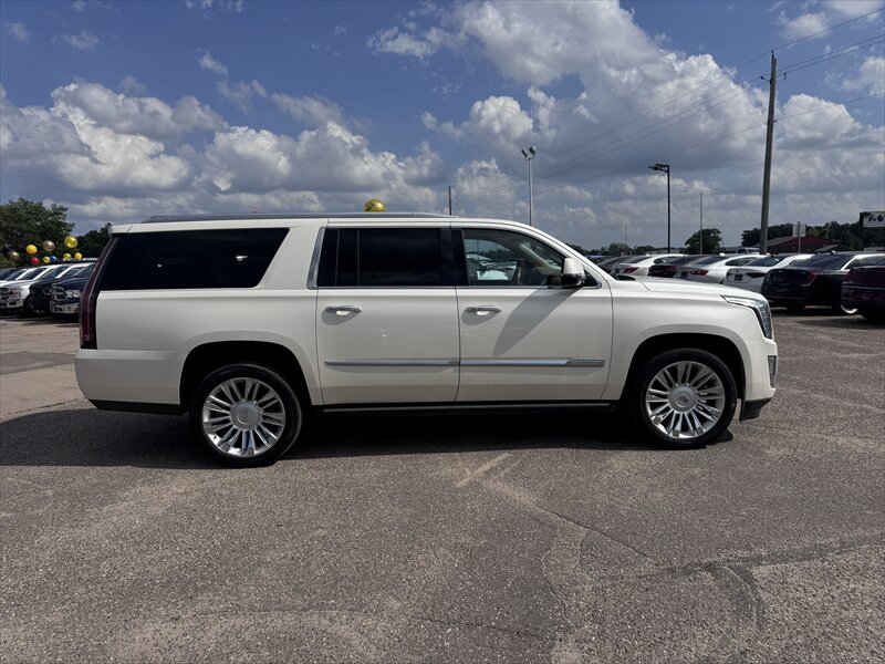 2015 Cadillac Escalade Platinum ESV - Photo 6 - Brainerd, MN 56401