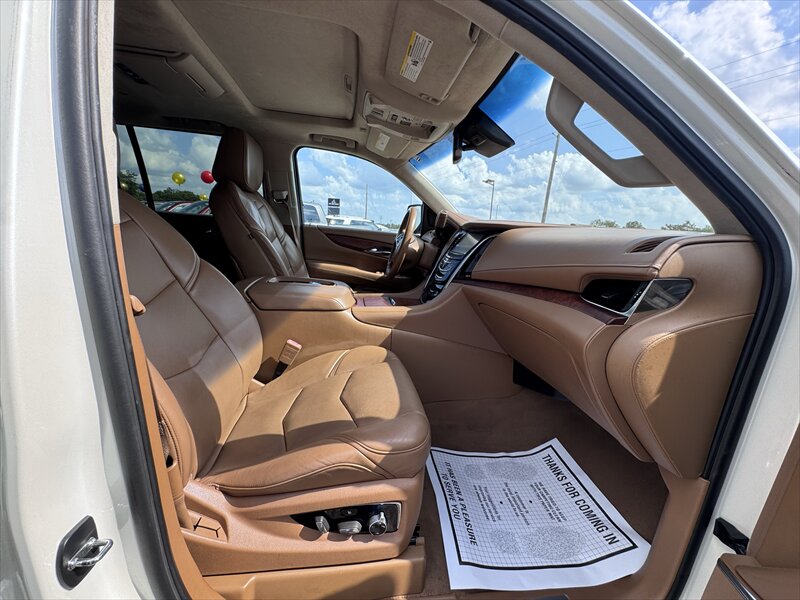 2015 Cadillac Escalade Platinum ESV - Photo 10 - Brainerd, MN 56401