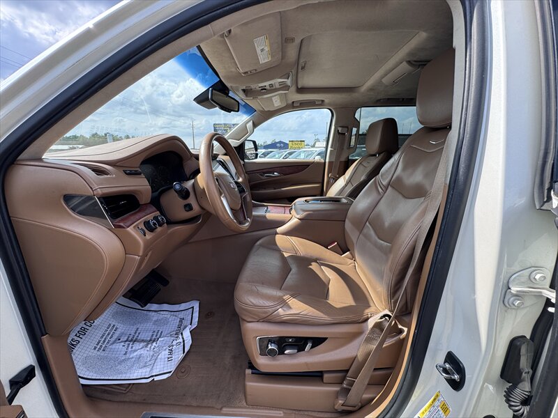 2015 Cadillac Escalade Platinum ESV - Photo 9 - Brainerd, MN 56401