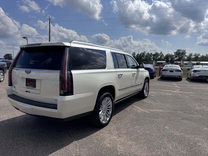 2015 Cadillac Escalade Platinum ESV - Photo 4 - Brainerd, MN 56401