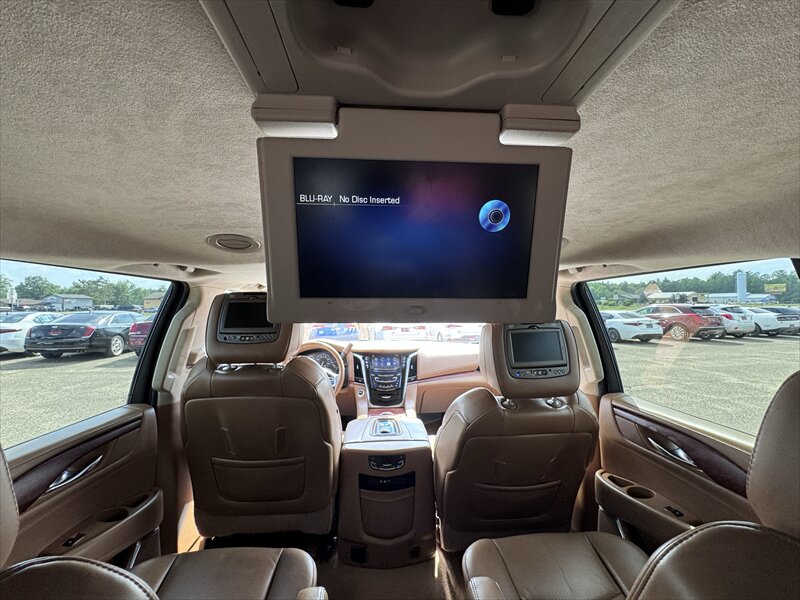 2015 Cadillac Escalade Platinum ESV - Photo 22 - Brainerd, MN 56401