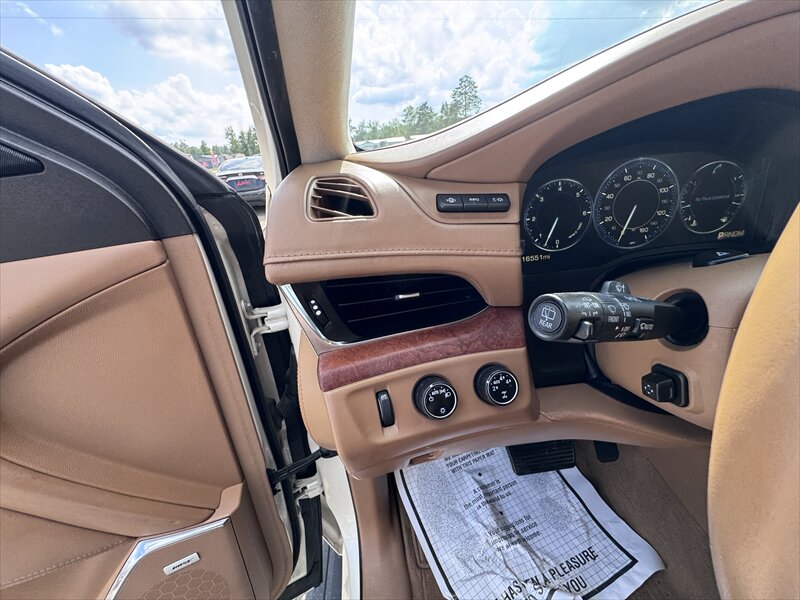2015 Cadillac Escalade Platinum ESV - Photo 12 - Brainerd, MN 56401