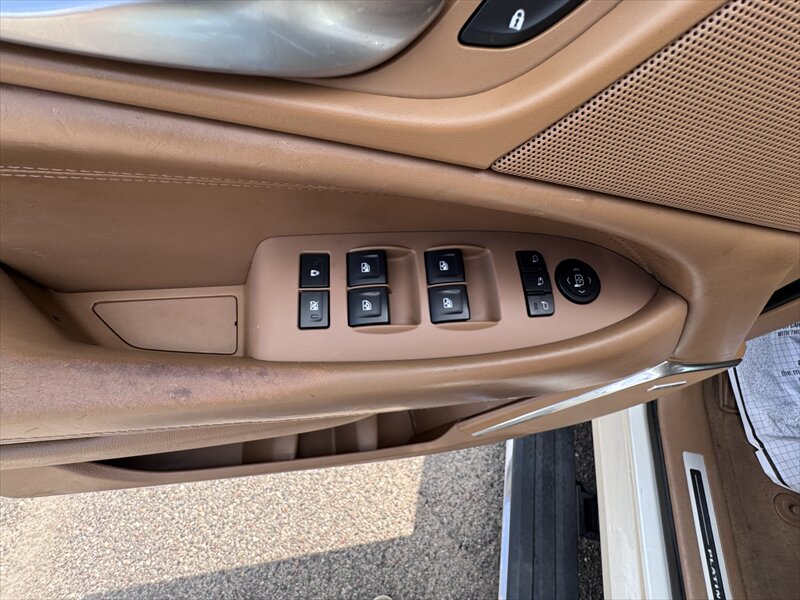 2015 Cadillac Escalade Platinum ESV - Photo 13 - Brainerd, MN 56401