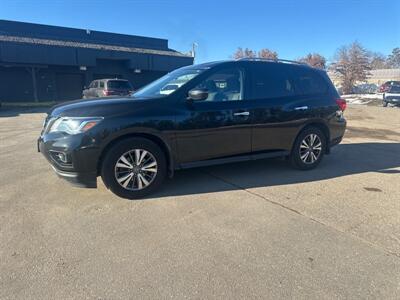 2019 Nissan Pathfinder S  