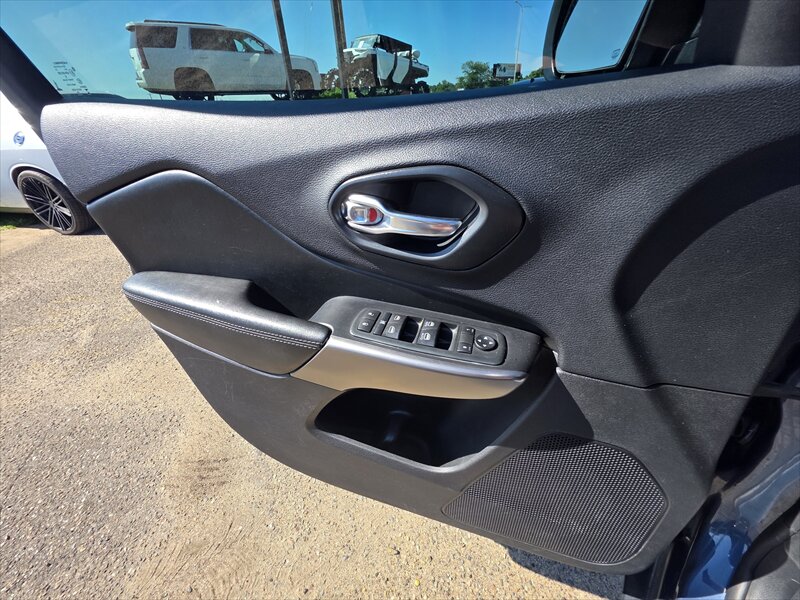 2020 Jeep Cherokee Latitude Plus - Photo 15 - Brainerd, MN 56401