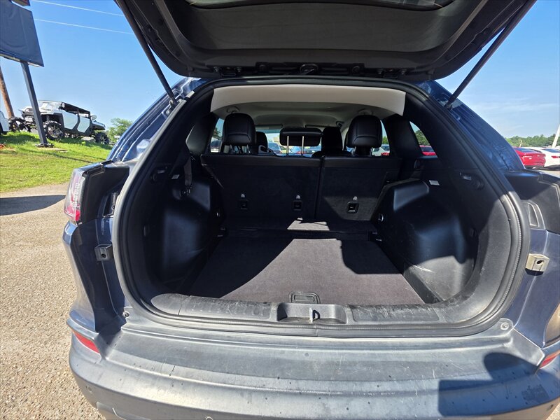 2020 Jeep Cherokee Latitude Plus - Photo 7 - Brainerd, MN 56401