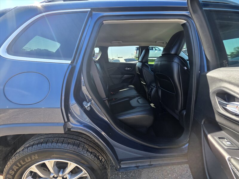 2020 Jeep Cherokee Latitude Plus - Photo 8 - Brainerd, MN 56401