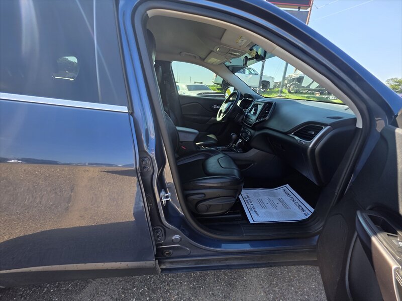 2020 Jeep Cherokee Latitude Plus - Photo 10 - Brainerd, MN 56401