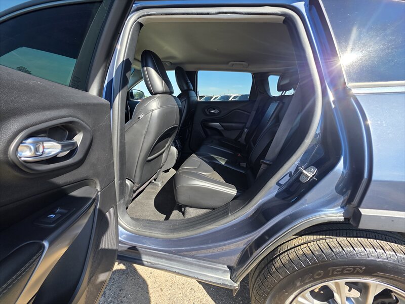 2020 Jeep Cherokee Latitude Plus - Photo 9 - Brainerd, MN 56401