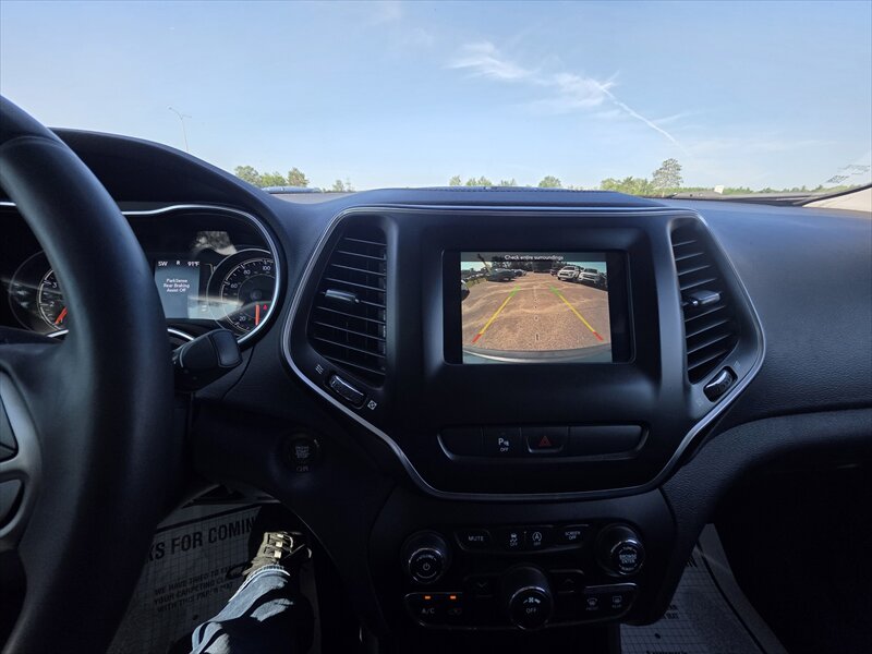 2020 Jeep Cherokee Latitude Plus - Photo 14 - Brainerd, MN 56401