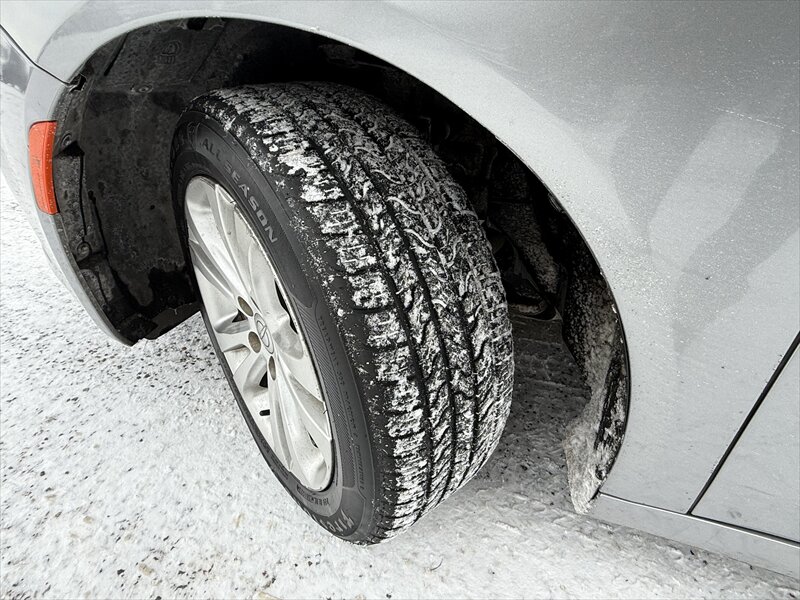 2017 Chrysler 200 Series Limited - Photo 10 - Brainerd, MN 56401