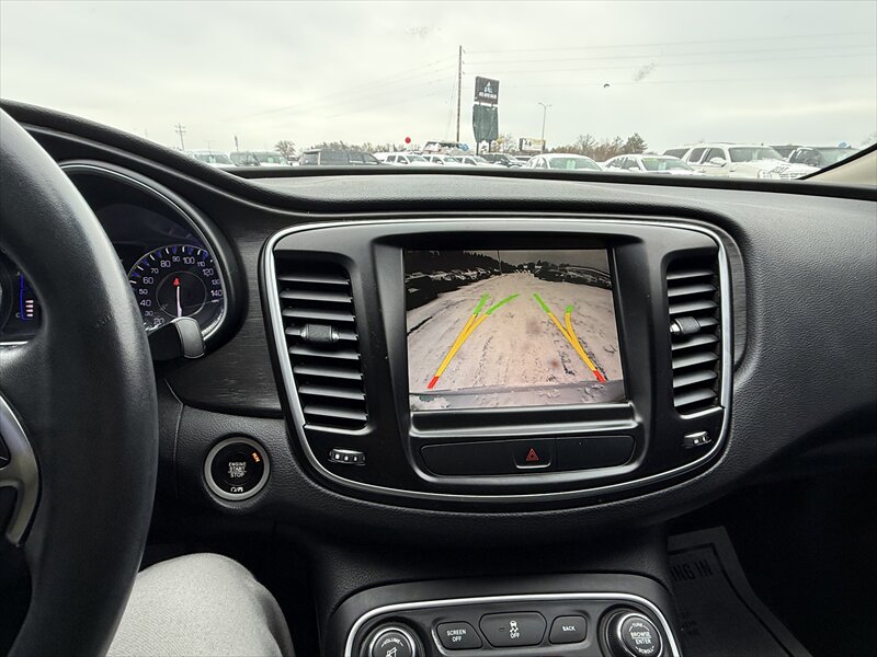 2017 Chrysler 200 Series Limited - Photo 16 - Brainerd, MN 56401