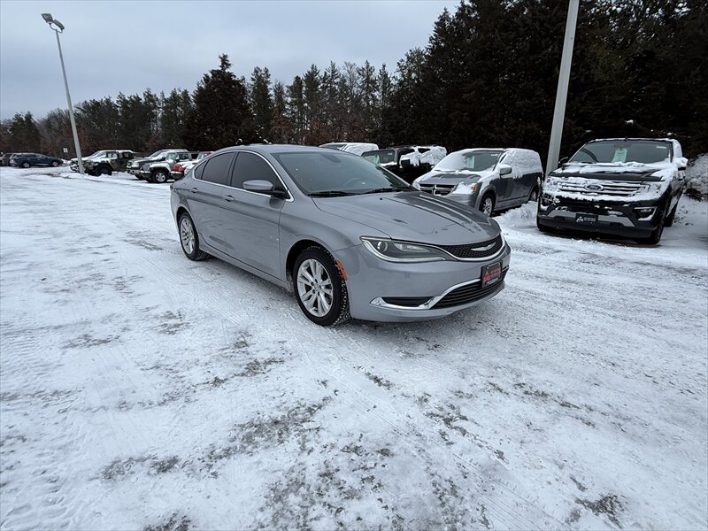 2017 Chrysler 200 Series Limited - Photo 2 - Brainerd, MN 56401