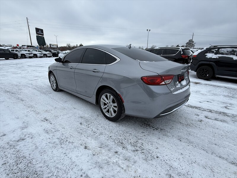2017 Chrysler 200 Series Limited - Photo 3 - Brainerd, MN 56401