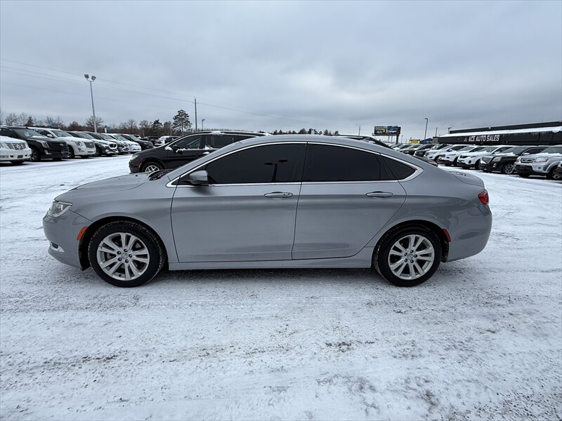 2017 Chrysler 200 Series Limited - Photo 5 - Brainerd, MN 56401