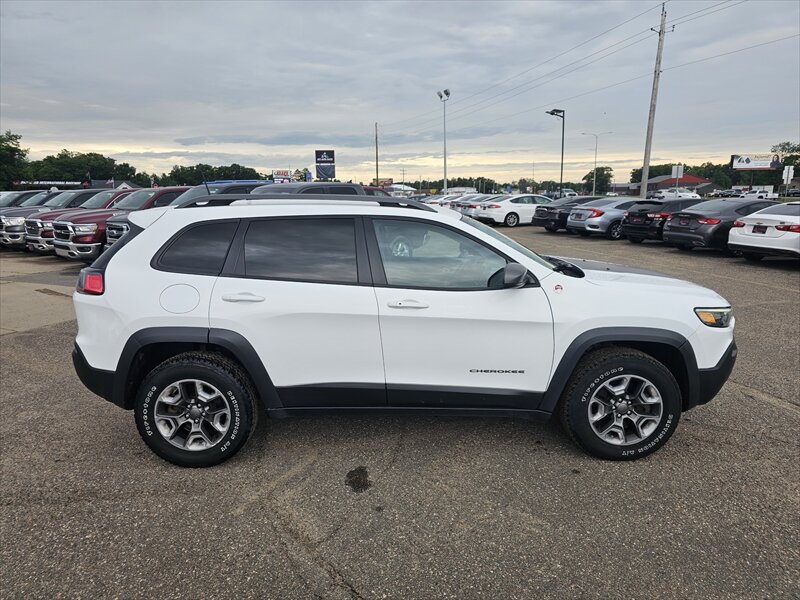 2019 Jeep Cherokee Trailhawk - Photo 8 - Brainerd, MN 56401