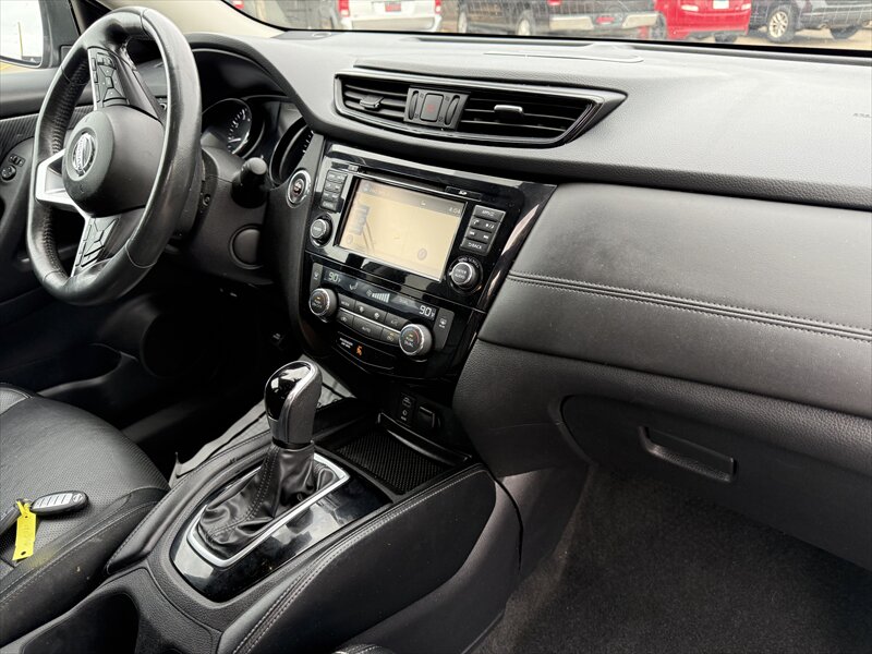 2017 Nissan Rogue SL - Photo 25 - Brainerd, MN 56401