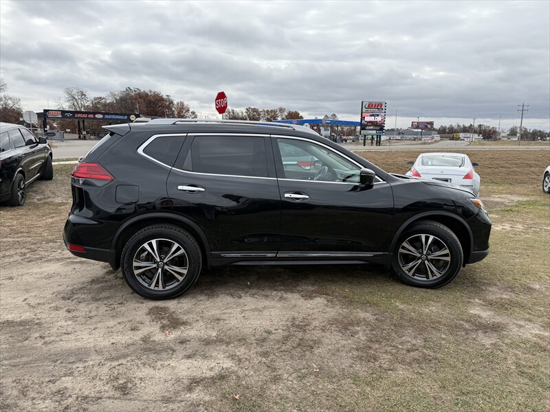 2017 Nissan Rogue SL - Photo 6 - Brainerd, MN 56401