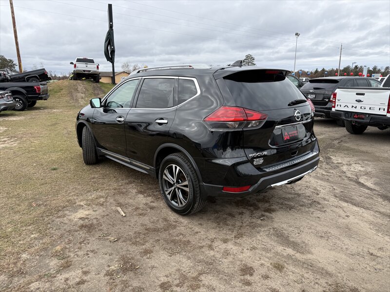 2017 Nissan Rogue SL - Photo 3 - Brainerd, MN 56401