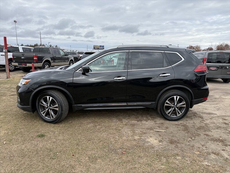 2017 Nissan Rogue SL - Photo 2 - Brainerd, MN 56401