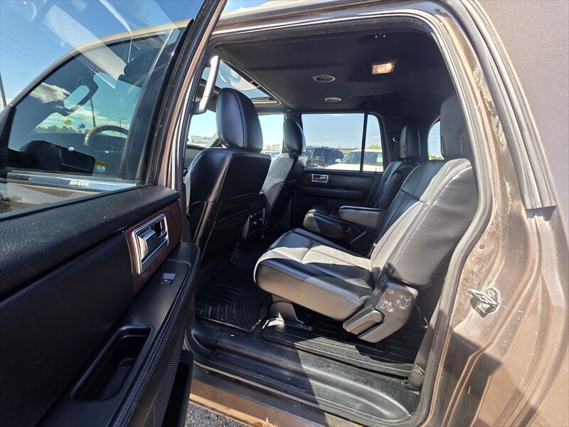 2017 Lincoln Navigator Select - Photo 9 - Brainerd, MN 56401