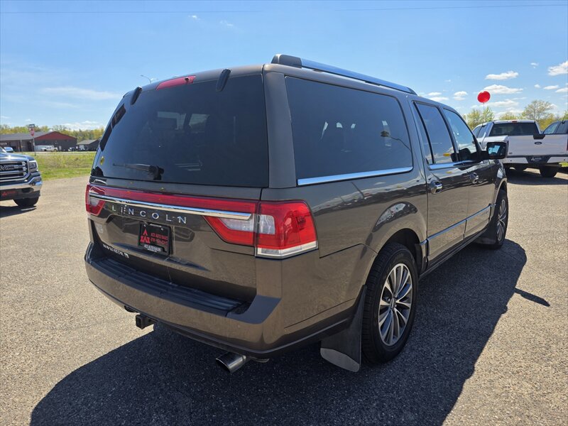 2017 Lincoln Navigator Select - Photo 3 - Brainerd, MN 56401