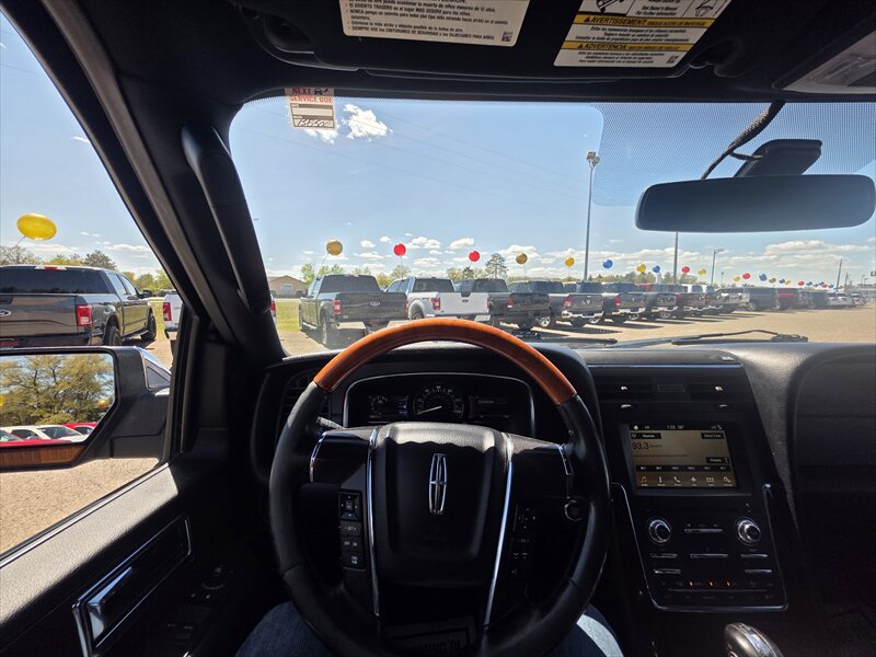 2017 Lincoln Navigator Select - Photo 12 - Brainerd, MN 56401