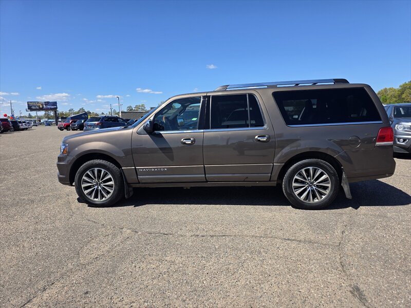 2017 Lincoln Navigator Select - Photo 6 - Brainerd, MN 56401
