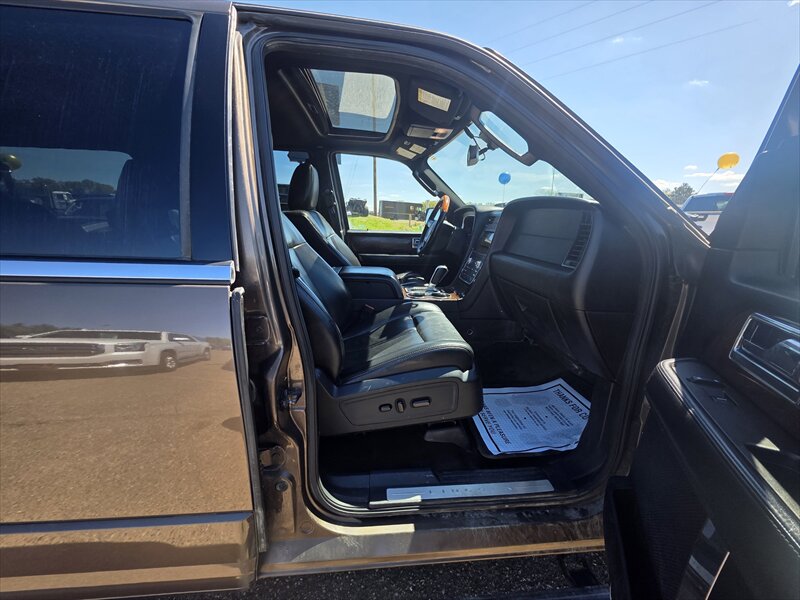 2017 Lincoln Navigator Select - Photo 10 - Brainerd, MN 56401
