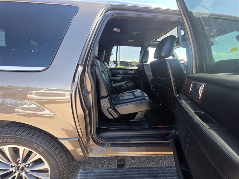 2017 Lincoln Navigator Select - Photo 8 - Brainerd, MN 56401