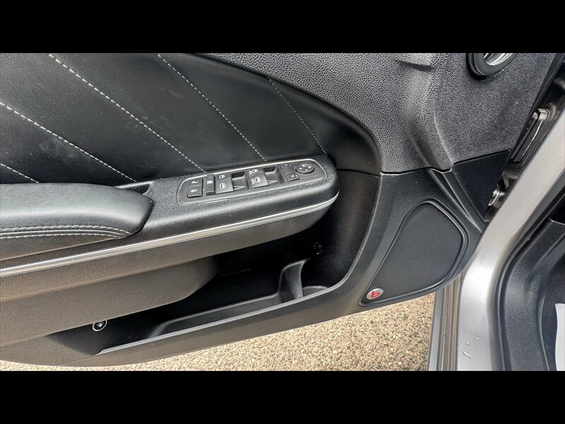 2015 Dodge Charger SXT - Photo 19 - Brainerd, MN 56401