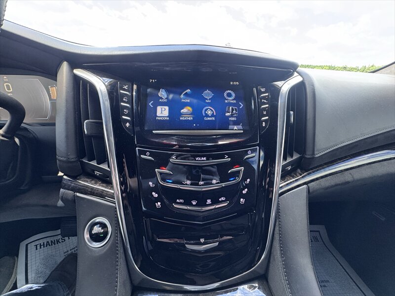 2015 Cadillac Escalade Platinum ESV - Photo 17 - Brainerd, MN 56401