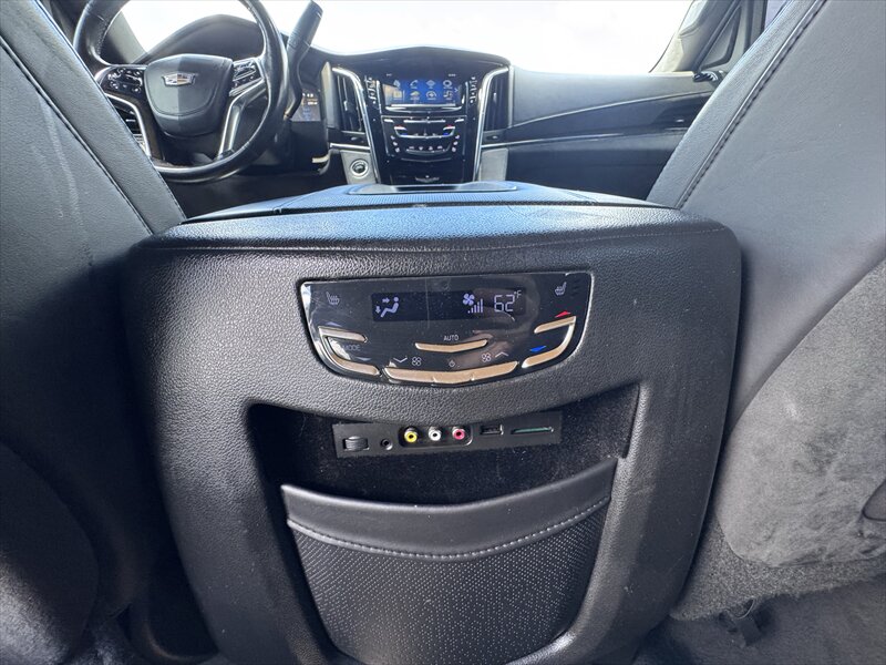 2015 Cadillac Escalade Platinum ESV - Photo 23 - Brainerd, MN 56401