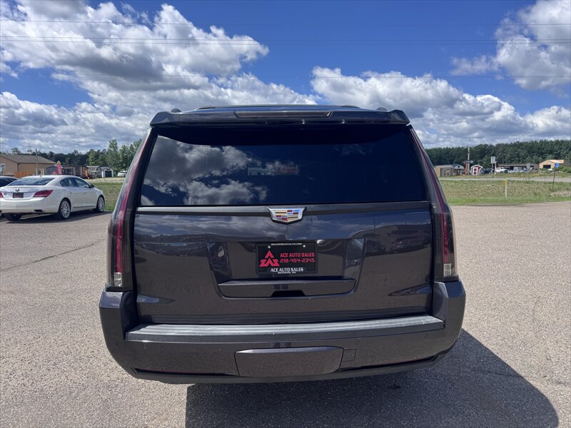 2015 Cadillac Escalade Platinum ESV - Photo 8 - Brainerd, MN 56401