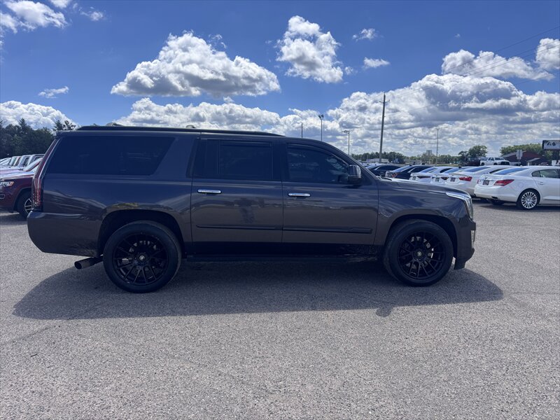 2015 Cadillac Escalade Platinum ESV - Photo 6 - Brainerd, MN 56401